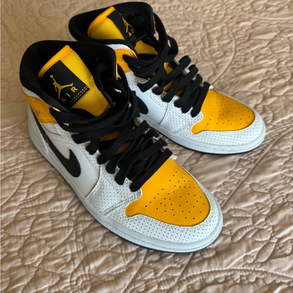 Nike High-Top Sneakers - Yellow and Black